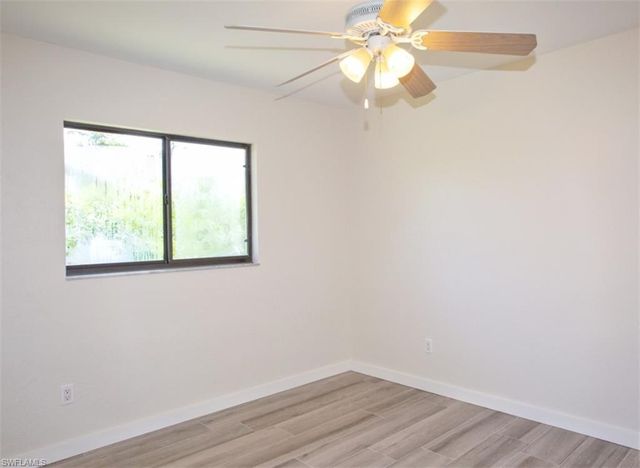 4053 Seaoats LN, Naples, FL 34112