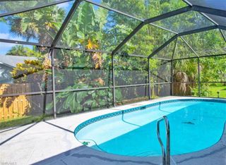 4053 Seaoats LN, Naples, FL 34112