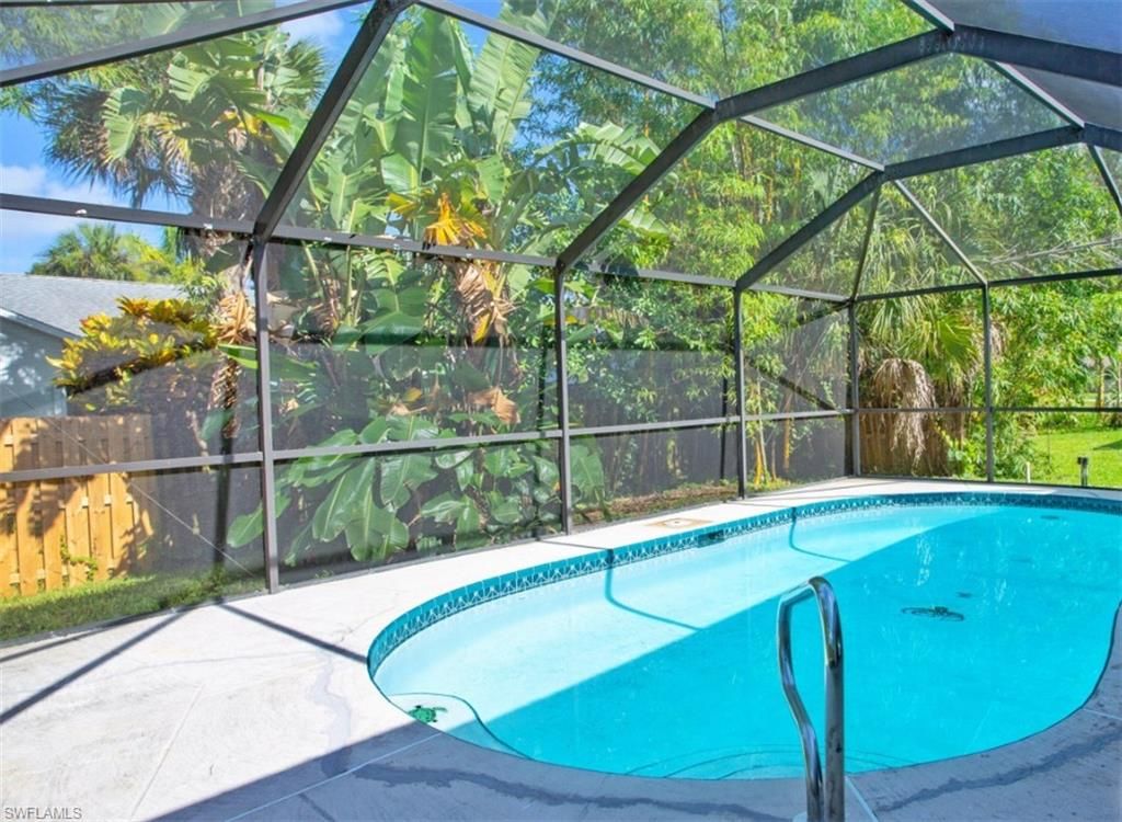 4053 Seaoats LN, Naples, FL 34112