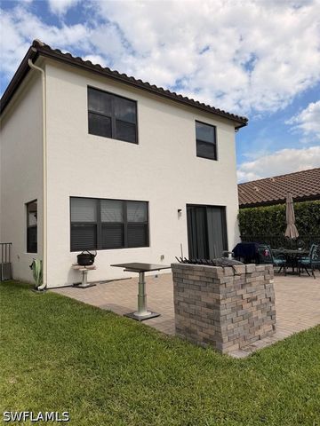 8956 Madrid CIR, Naples, FL 34104