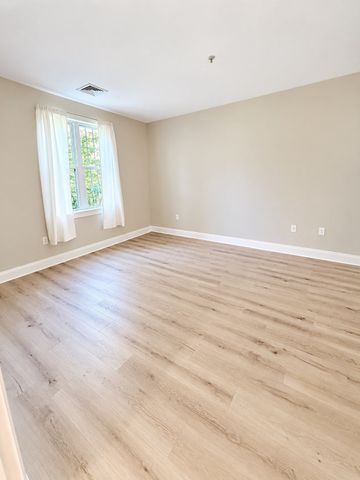 59 Walpole St 121, Canton, MA 02021