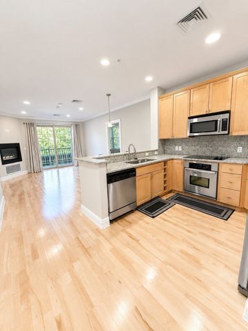 59 Walpole St 121, Canton, MA 02021