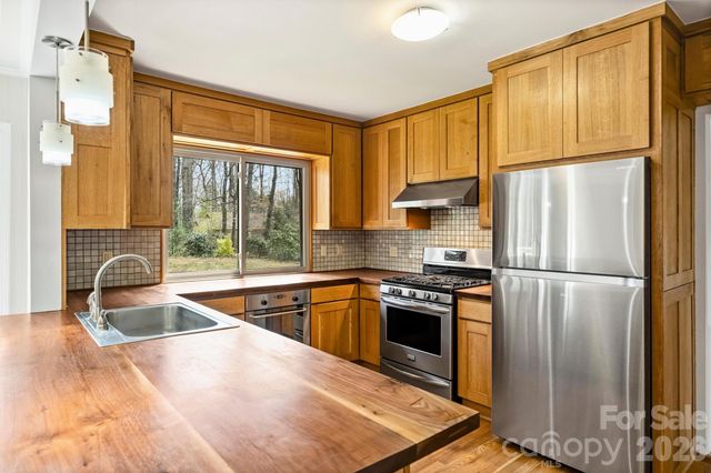 9436 Glen Brook Drive, Charlotte, NC 28215