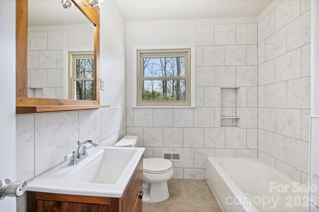 9436 Glen Brook Drive, Charlotte, NC 28215