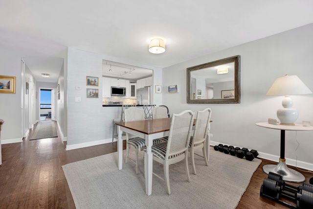 3150 N Sheridan Road 14A, Chicago, IL 60657