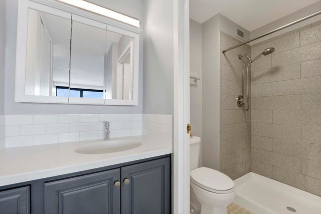 3150 N Sheridan Road 14A, Chicago, IL 60657