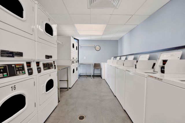 3150 N Sheridan Road 14A, Chicago, IL 60657