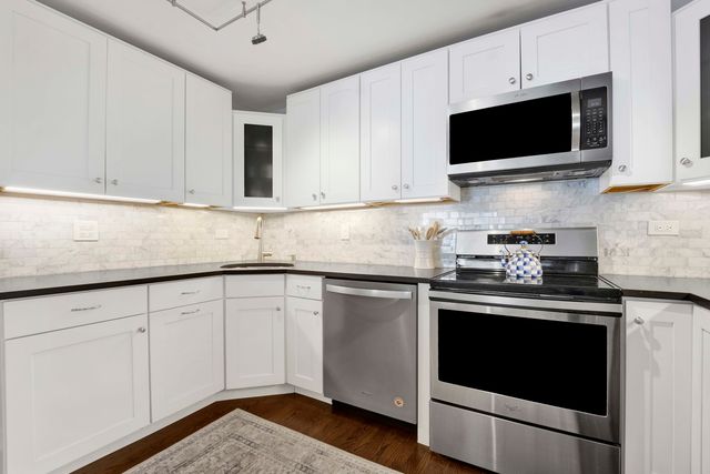 3150 N Sheridan Road 14A, Chicago, IL 60657