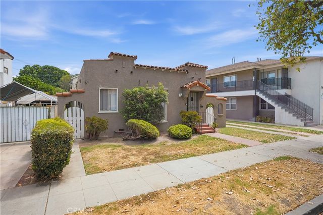 2472 Chestnut Avenue, Long Beach, CA 90806