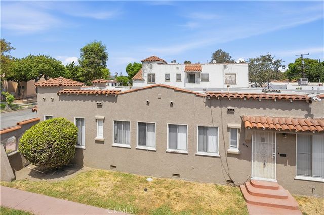 2472 Chestnut Avenue, Long Beach, CA 90806