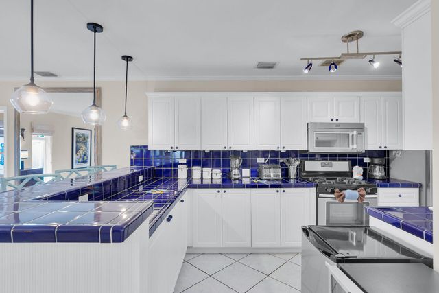 827 Eisenhower Drive, Key West, FL 33040