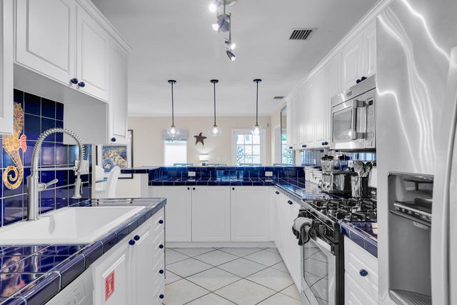 827 Eisenhower Drive, Key West, FL 33040