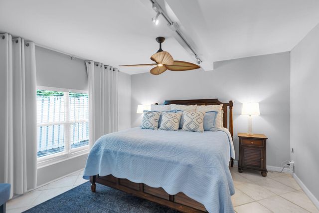 827 Eisenhower Drive, Key West, FL 33040