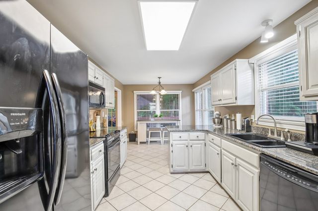 409 Sunset Ct, Hermitage, TN 37076