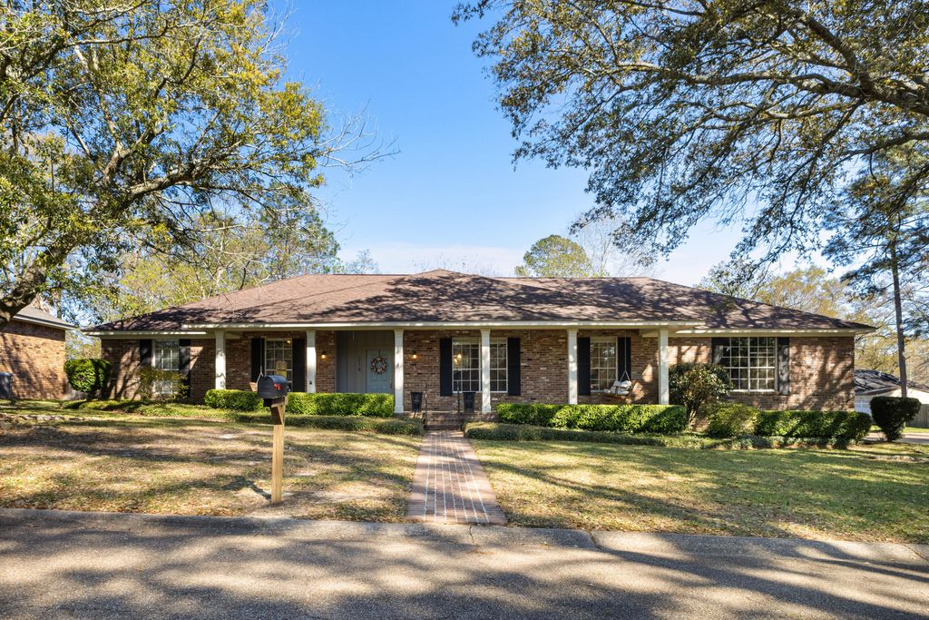 214 Lynnwood, Hattiesburg, MS 39402