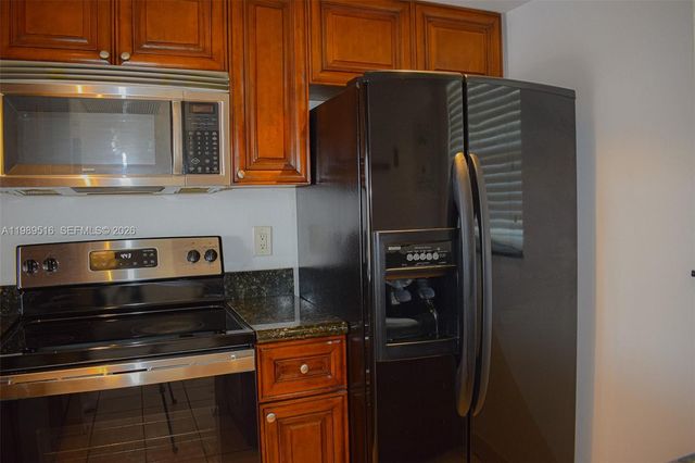 9230 Lagoon Pl 411, Davie, FL 33324