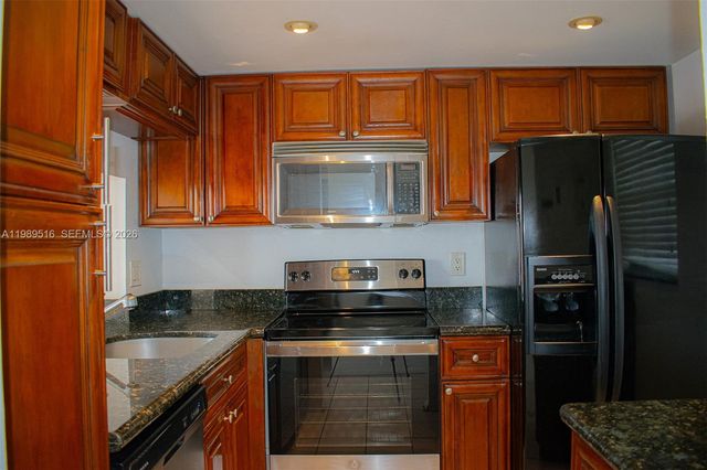 9230 Lagoon Pl 411, Davie, FL 33324