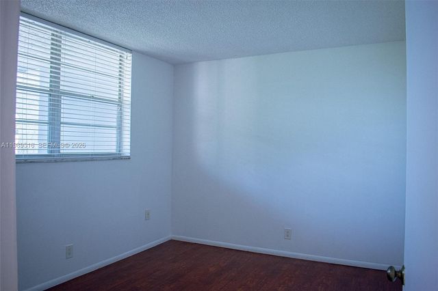 9230 Lagoon Pl 411, Davie, FL 33324