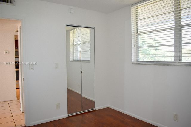 9230 Lagoon Pl 411, Davie, FL 33324