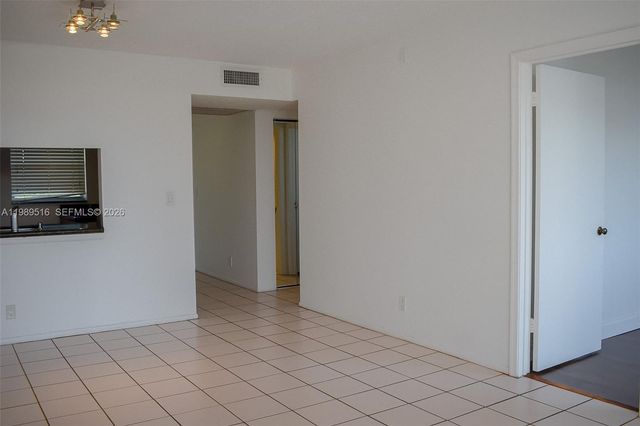 9230 Lagoon Pl 411, Davie, FL 33324