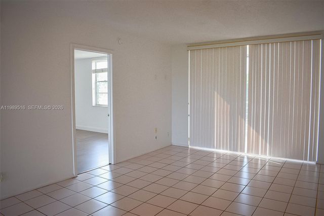 9230 Lagoon Pl 411, Davie, FL 33324