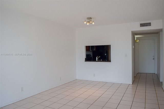 9230 Lagoon Pl 411, Davie, FL 33324