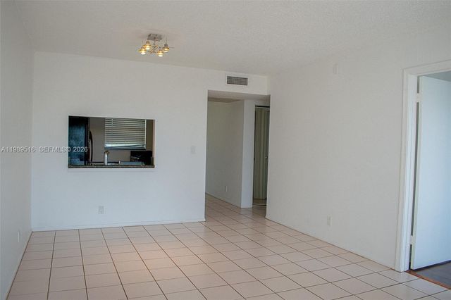 9230 Lagoon Pl 411, Davie, FL 33324