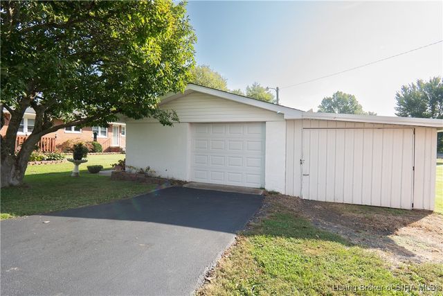 1062 E State Road 256, Austin, IN 47102