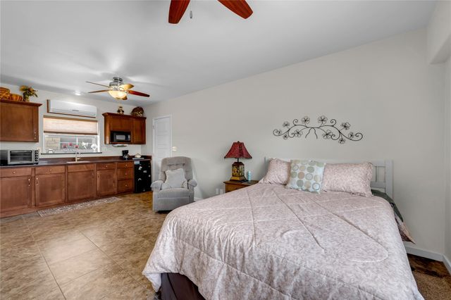 1846 Bluebonnet LN, Kingsland, TX 78639