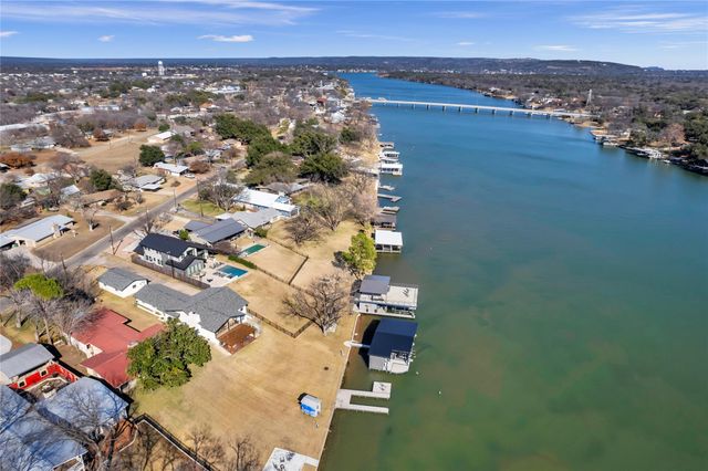 1846 Bluebonnet LN, Kingsland, TX 78639