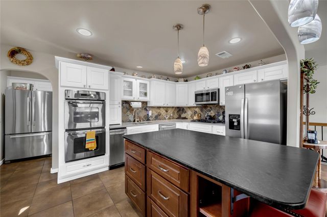 1846 Bluebonnet LN, Kingsland, TX 78639