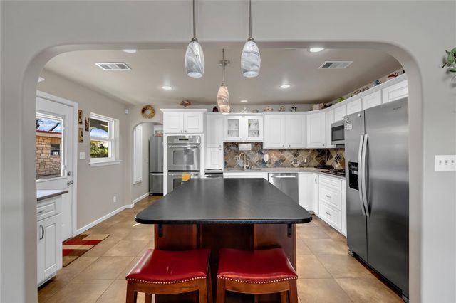 1846 Bluebonnet LN, Kingsland, TX 78639