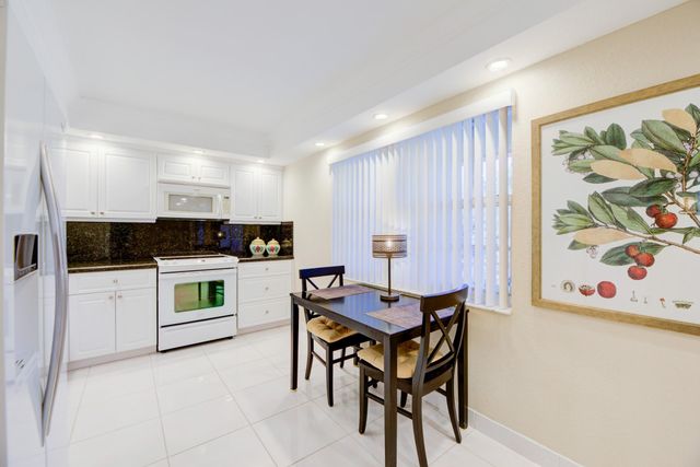 804 Cypress Grove Ln 302, Pompano Beach, FL 33069