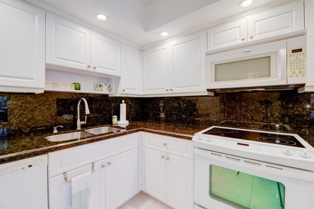 804 Cypress Grove Ln 302, Pompano Beach, FL 33069