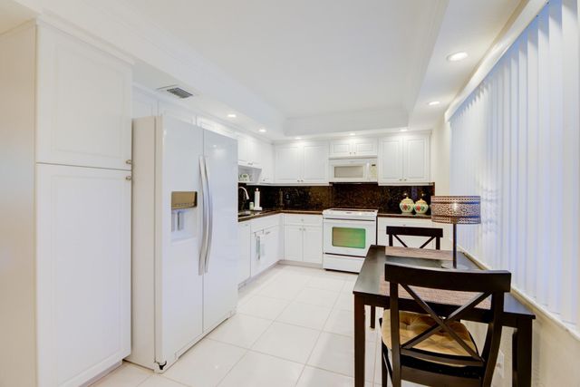 804 Cypress Grove Ln 302, Pompano Beach, FL 33069