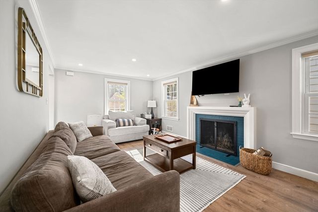 53 Sargent Rd, Swampscott, MA 01907