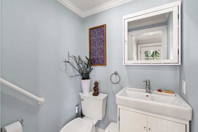 53 Sargent Rd, Swampscott, MA 01907