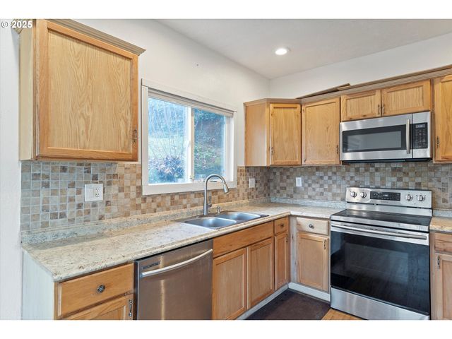 808 W A Loop, Rainier, OR 97048