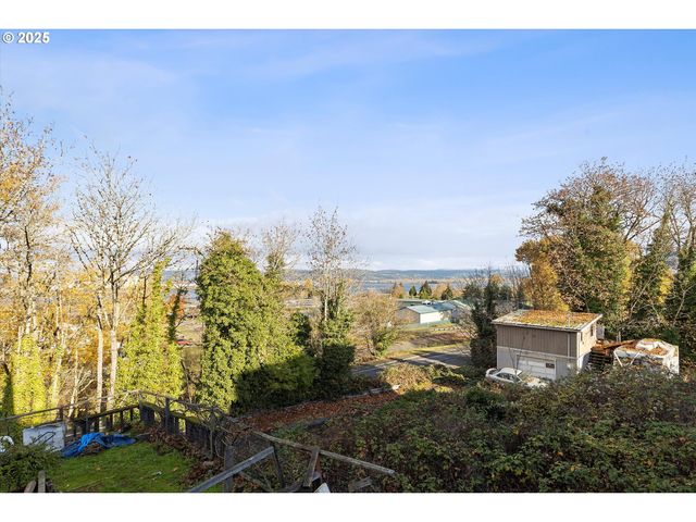 808 W A Loop, Rainier, OR 97048