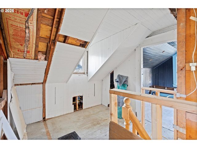 808 W A Loop, Rainier, OR 97048