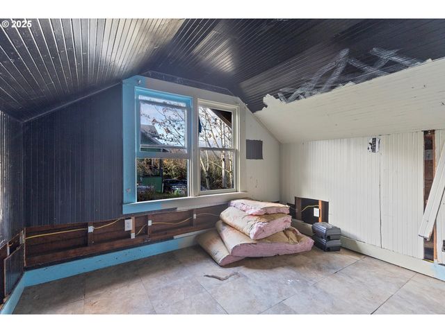 808 W A Loop, Rainier, OR 97048