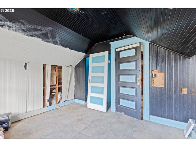 808 W A Loop, Rainier, OR 97048