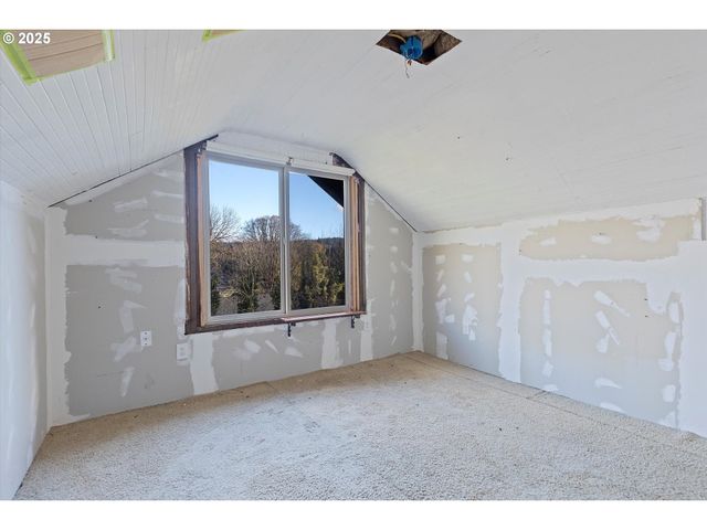 808 W A Loop, Rainier, OR 97048