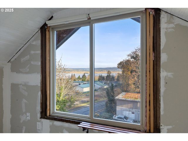 808 W A Loop, Rainier, OR 97048