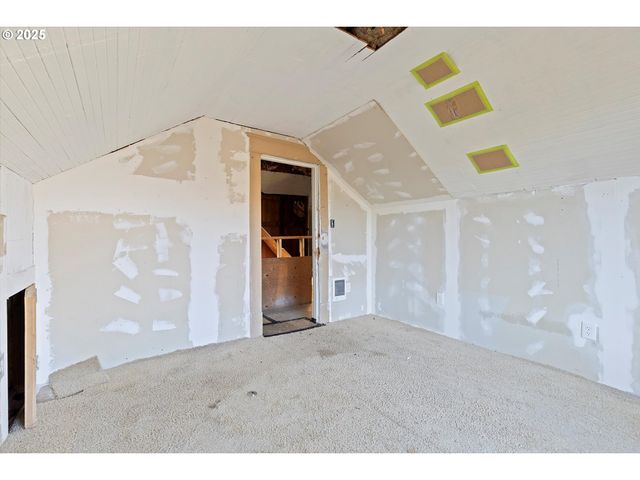 808 W A Loop, Rainier, OR 97048