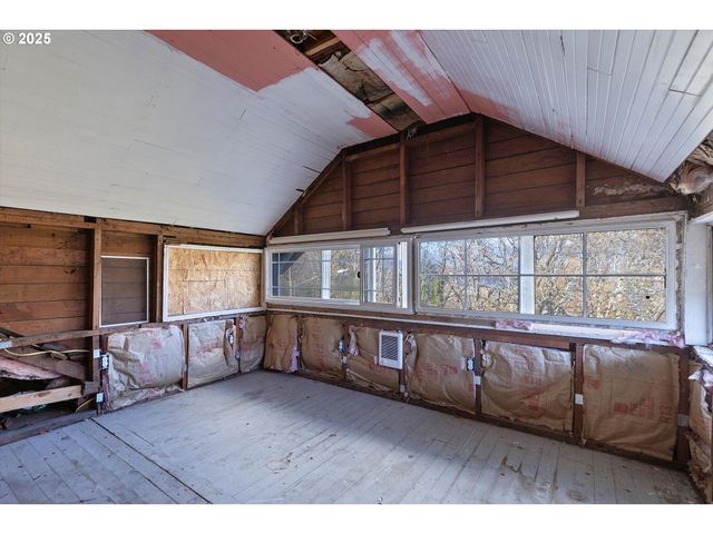 808 W A Loop, Rainier, OR 97048