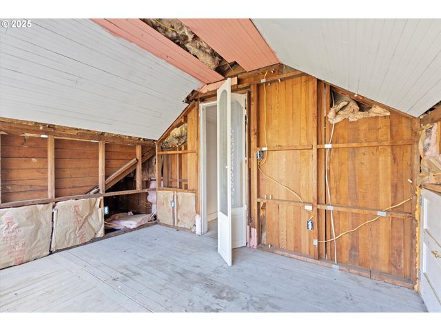 808 W A Loop, Rainier, OR 97048