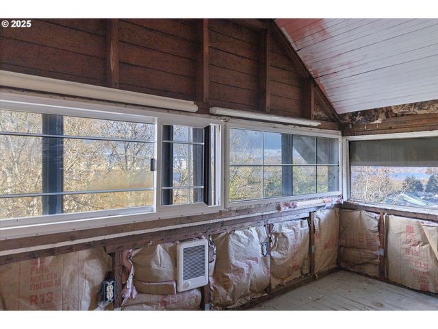 808 W A Loop, Rainier, OR 97048