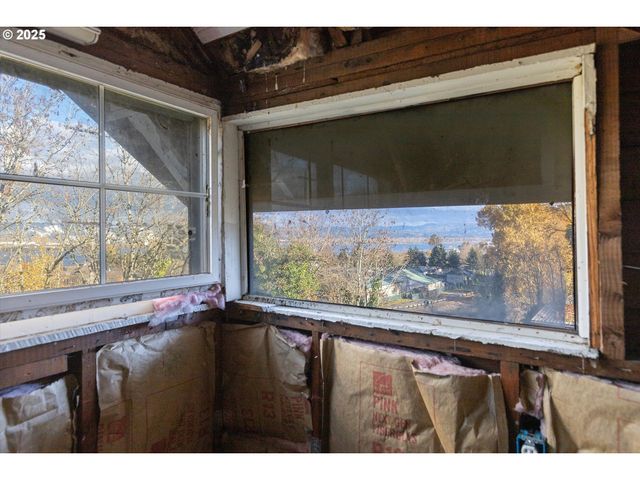 808 W A Loop, Rainier, OR 97048