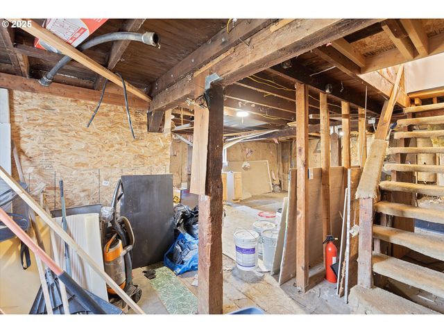 808 W A Loop, Rainier, OR 97048